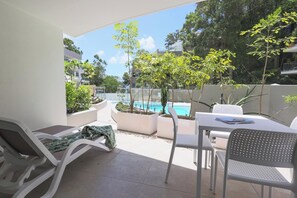 Outdoor dining - Apartment 4 - The Cove (Noosa Heads)