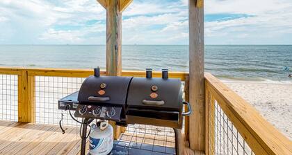 Gulf Front Paradise: Swim Spa, Dolphin Spotting, and Beach at Your Doorstep