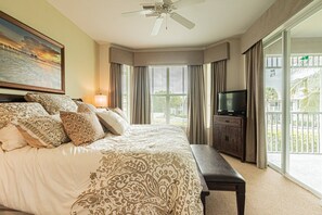 2 bedrooms, desk, free internet