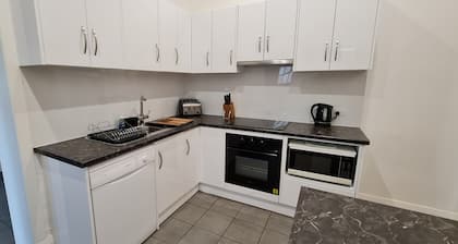 Heritage Home in the middle of town and 4 mins to marina foreshore and beach.