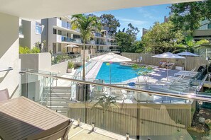 A heated pool - Apartment 6 - The Cove (Noosa)