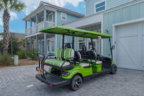 Property grounds - FREE Golf Cart! Community Pool/2 minutes to Beach/2 Living rooms/Game Room/New to Rental Market/WiFi (Santa Rosa Beach)