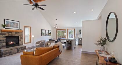 Quail Covey - Hot Tub, AC, Beautiful, Fully Fenced Yard, Close to Everything!