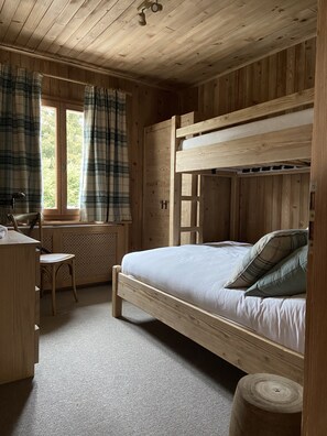 3 Schlafzimmer, Schreibtisch, kostenloses WLAN, Bettwäsche