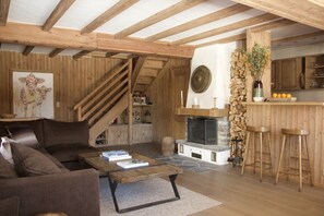 Smart TV, fireplace - New listing! Quiet semi-detached chalet close to ski lifts and town centre. (Verbier)