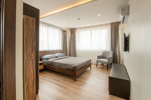 プレミアム アパートメント 2 ベッドルーム バリアフリー シティビュー | 高級寝具、ミニバー、セーフティボックス (室内)、客室ごとに異なる装飾