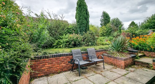 Spacious 1-Bed Annex with Private backyard