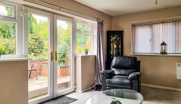 Interior - Spacious 1-Bed Annex with Private backyard (Bredbury)