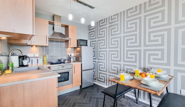 Fridge, microwave, oven, stovetop