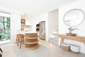Private kitchen - Apartment 8 - The Cove (Noosa)