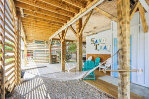 Terrace/patio - Private Pool, Hot Tub! Entertainment Area! Tiki Bar (Corolla)