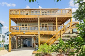 Exterior - Private Pool, Hot Tub! Entertainment Area! Tiki Bar (Corolla)