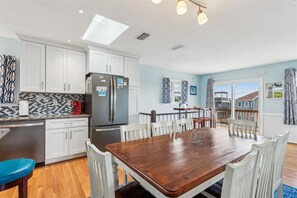 Dining - Private Pool, Hot Tub! Entertainment Area! Tiki Bar (Corolla)