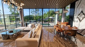 Luxury-Villa, 3 Schlafzimmer, Nichtraucher, Meerblick | Wohnbereich | Fernseher