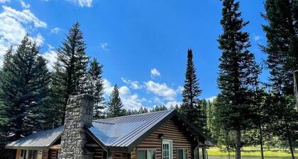 Historic 1920 Riverfront Cabin w/ HotTub~Fall Rate