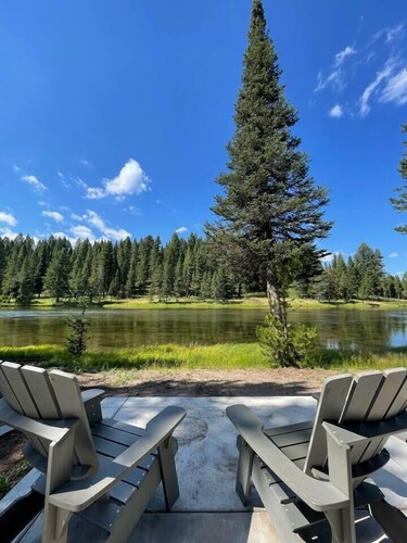 Stay on the River’s Edge ~ Fisherman’s Paradise