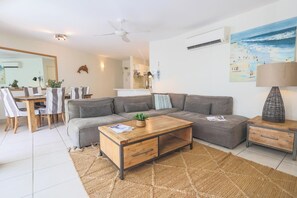Living area - Apartment 10 - The Cove (Noosa Heads)