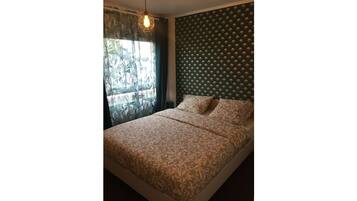 2 slaapkamers, een bureau, een strijkplank/strijkijzer, wifi