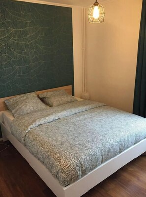 2 bedrooms, desk, iron/ironing board, free WiFi