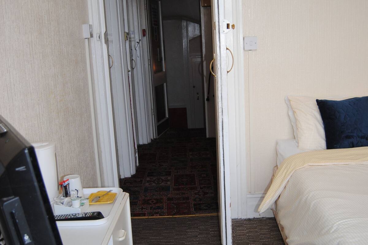 Free WiFi, bed sheets
