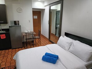 1 slaapkamer, een bureau, gratis wifi, beddengoed