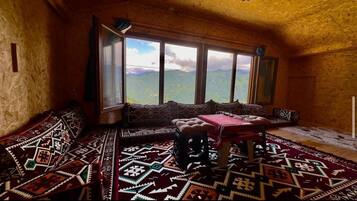 King Suite | Living area