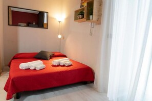 2 bedrooms, desk, soundproofing, iron/ironing board - HolidayDream Catania (Catania)