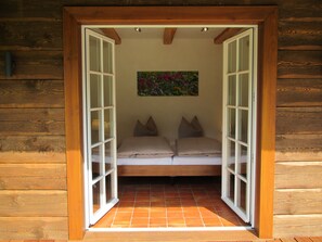 4 chambres, coffres-forts dans les chambres, bureau