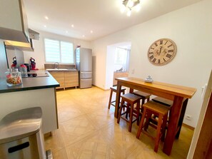 Fridge, oven, stovetop, dishwasher
