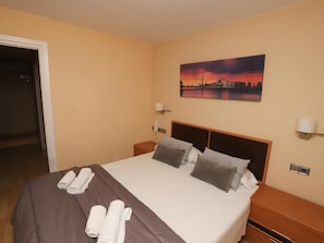 2 bedrooms, WiFi, bed sheets