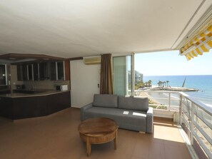 TV - Modern Apartment in Salou with Sea View (Salou)
