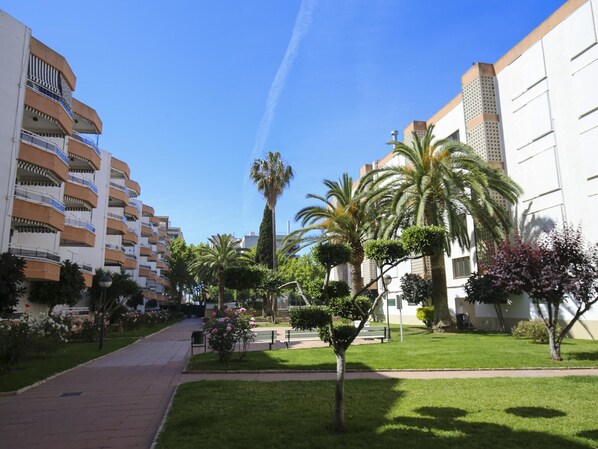 المنطقة المحيطة بالمنشأة