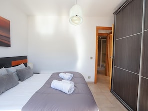 2 bedrooms, WiFi, bed sheets