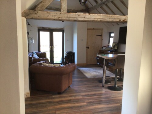 Charming 2-bed Barn in Tamworth