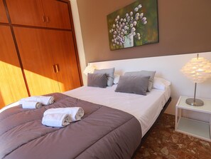 2 bedrooms, WiFi, bed sheets