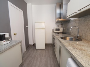 Microwave, oven, stovetop, coffee/tea maker