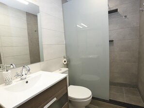 Hair dryer, towels - Modern Apartment in Center of Salou with Terrace, Near Beach (Salou)