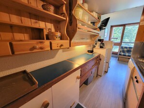 Fridge, stovetop, dishwasher, coffee/tea maker