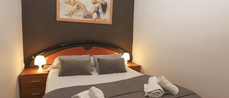 2 bedrooms, WiFi, bed sheets, wheelchair access