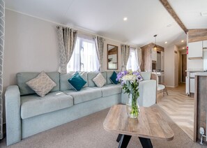 Living area - 3 bedroom accommodation in Skegness (Skegness)