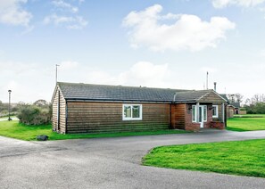 Exterior - Luxury and contemporary retreat with a spacious open plan kitchen/living area. (Hornsea)