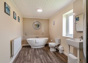Bathroom - Luxury and contemporary retreat with a spacious open plan kitchen/living area. (Hornsea)