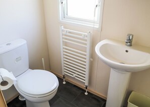 Bathroom - Comfortable modern 12ft-wide caravan with one double and two twin. (Mablethorpe)