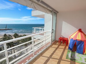 Property grounds - Coastal Duplex in Salou: Central Location & Terrace (Salou)