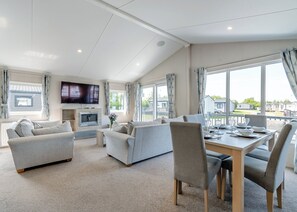 Interior - Brand new for 2021. Outstanding, spacious lodge with one double and two twin. (Skegness)