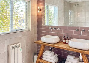 Bathroom - Our premier cottage, with stunning views up and down the River Yare. (Brundall, Norwich)