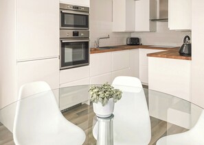 Geladeira, fogão, cooktop, lava-louças