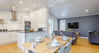 2 bedroom accommodation in Haddon