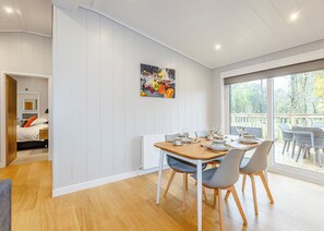 Dining - 2 bedroom accommodation in Haddon (Haddon)