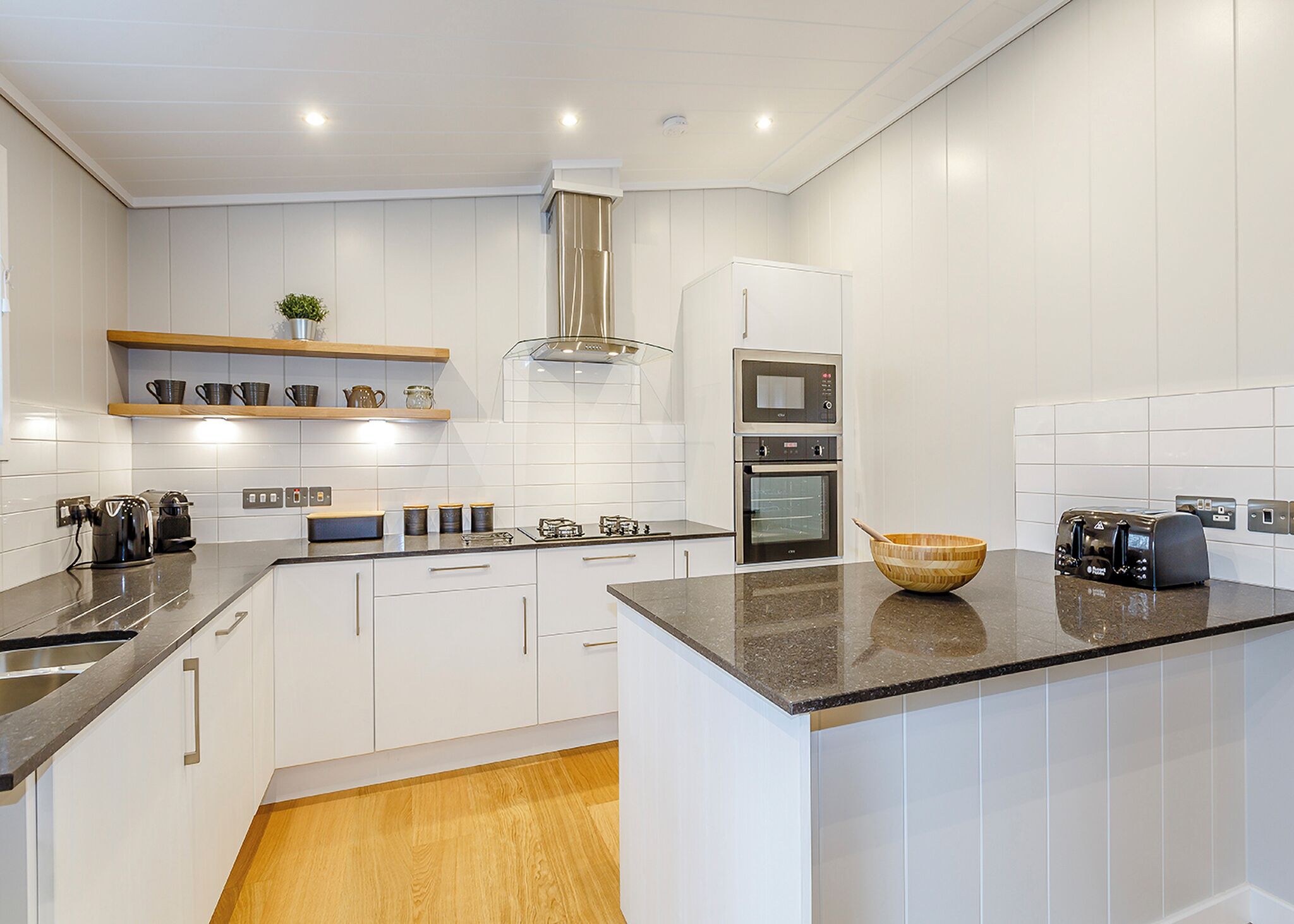 Fridge, oven, stovetop, dishwasher